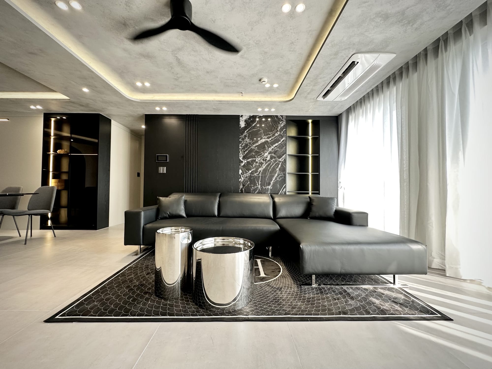 7군 SCENIC VALLEY C 아파트 거실 — 자연광이 드는 거실 전경
