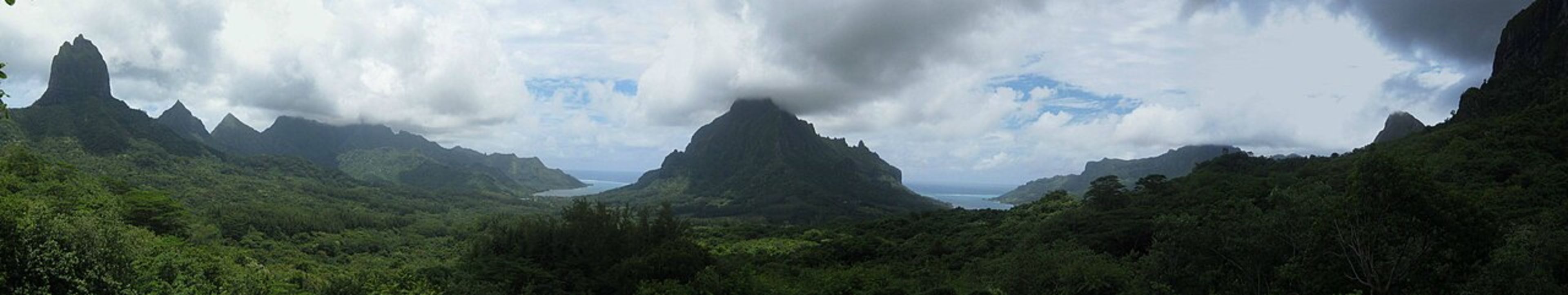 Opunohu Bay