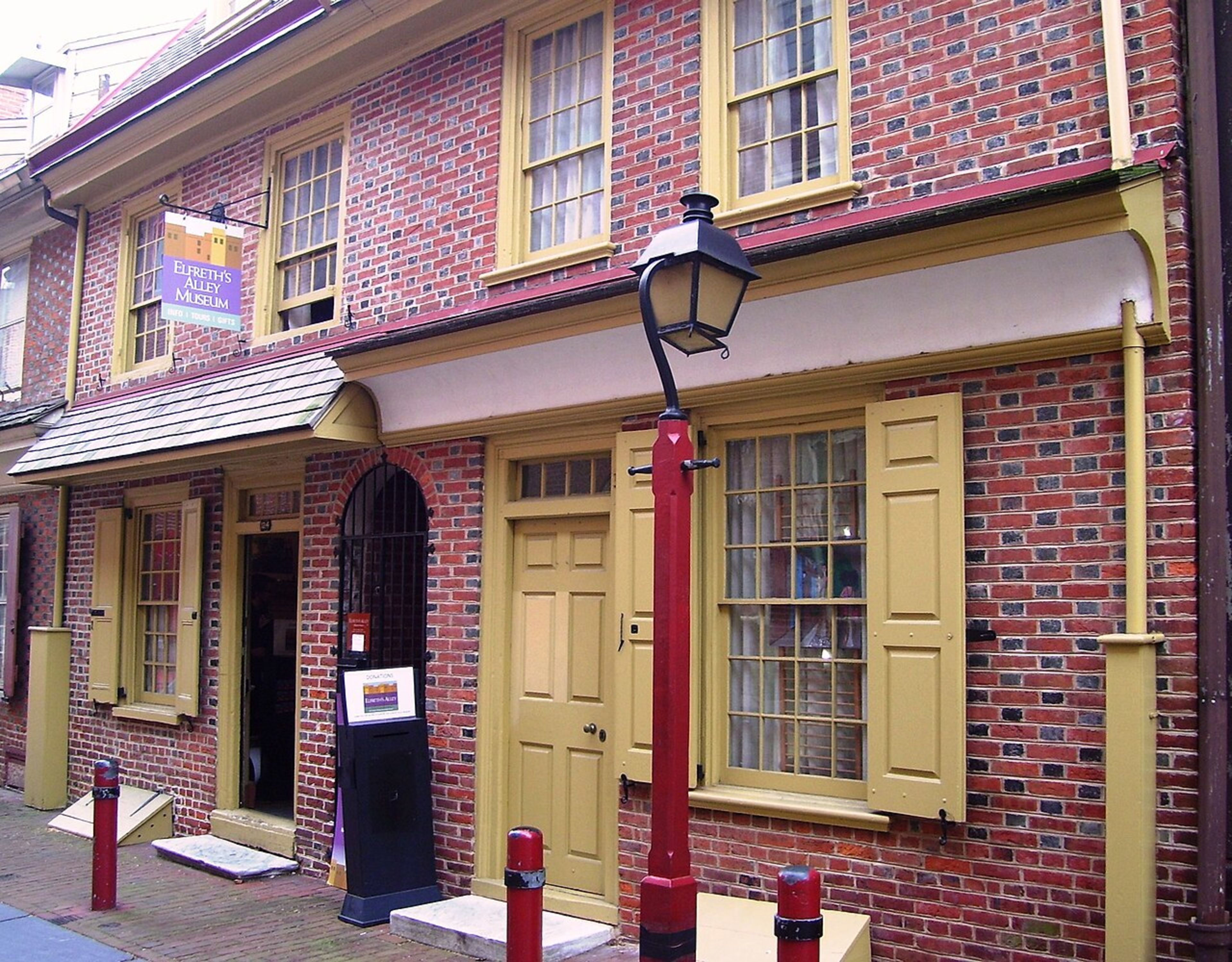 Elfreth's Alley (Oldest Residential Street)