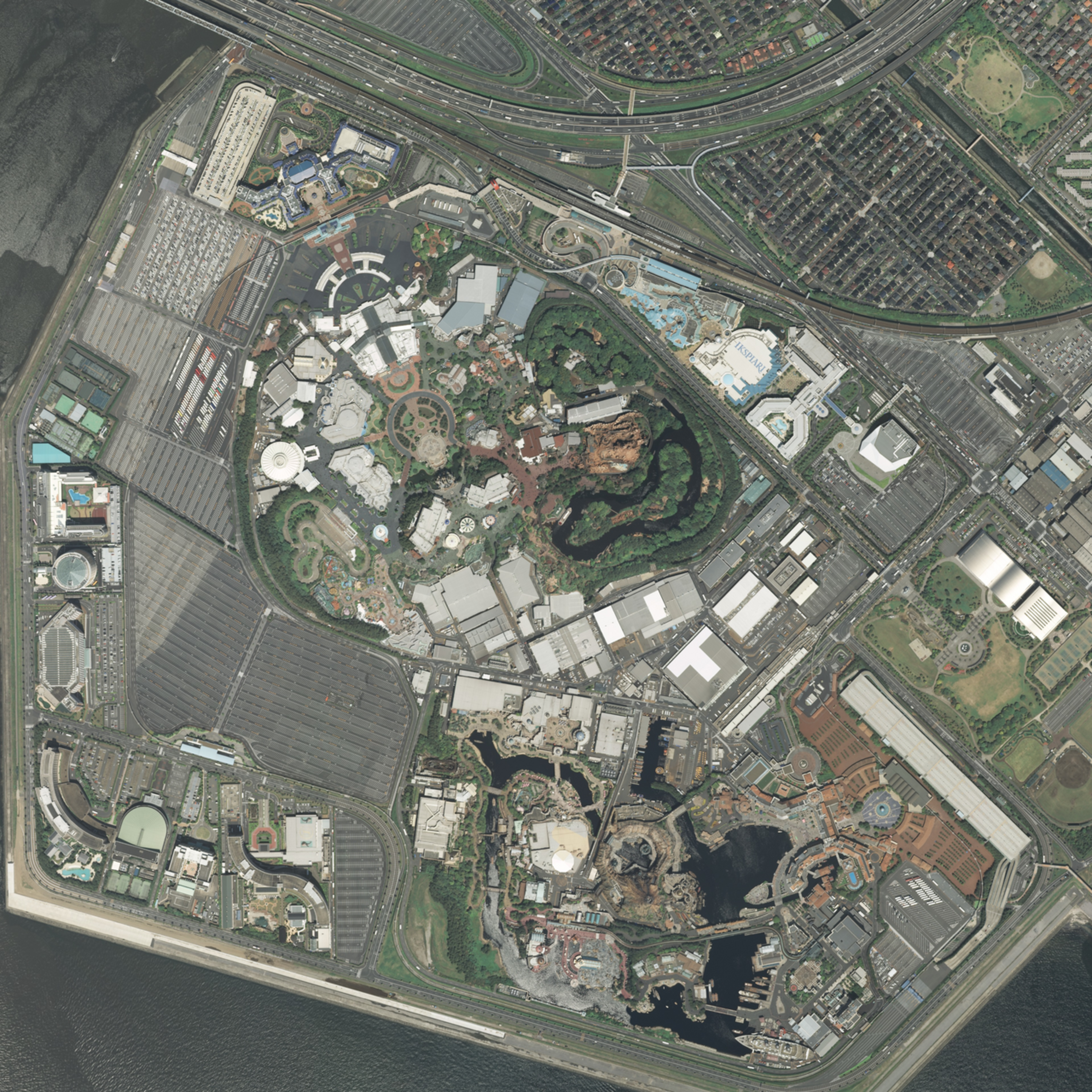 Tokyo DisneySea / Disneyland