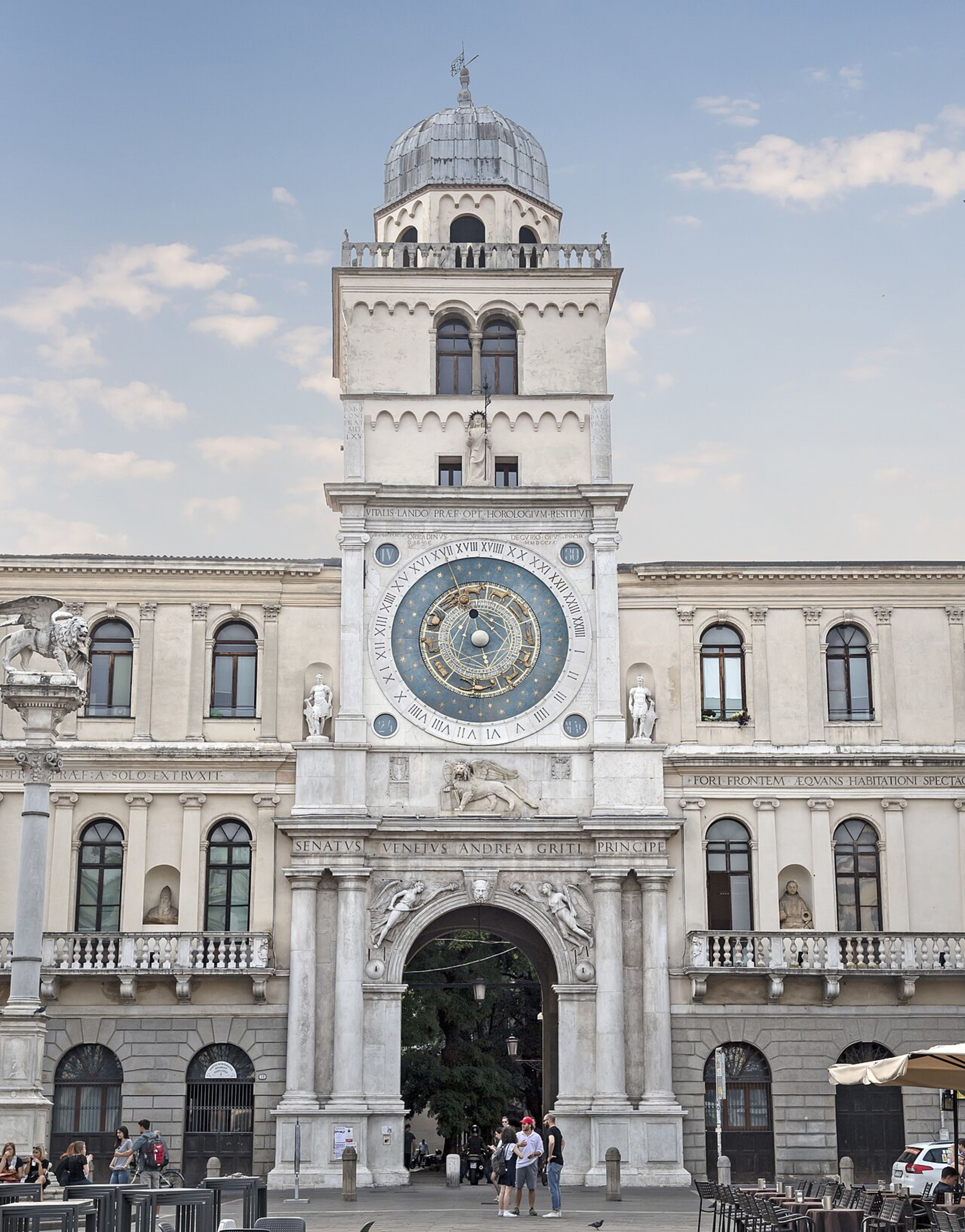 Clock Tower (Torre dell'Orologio)