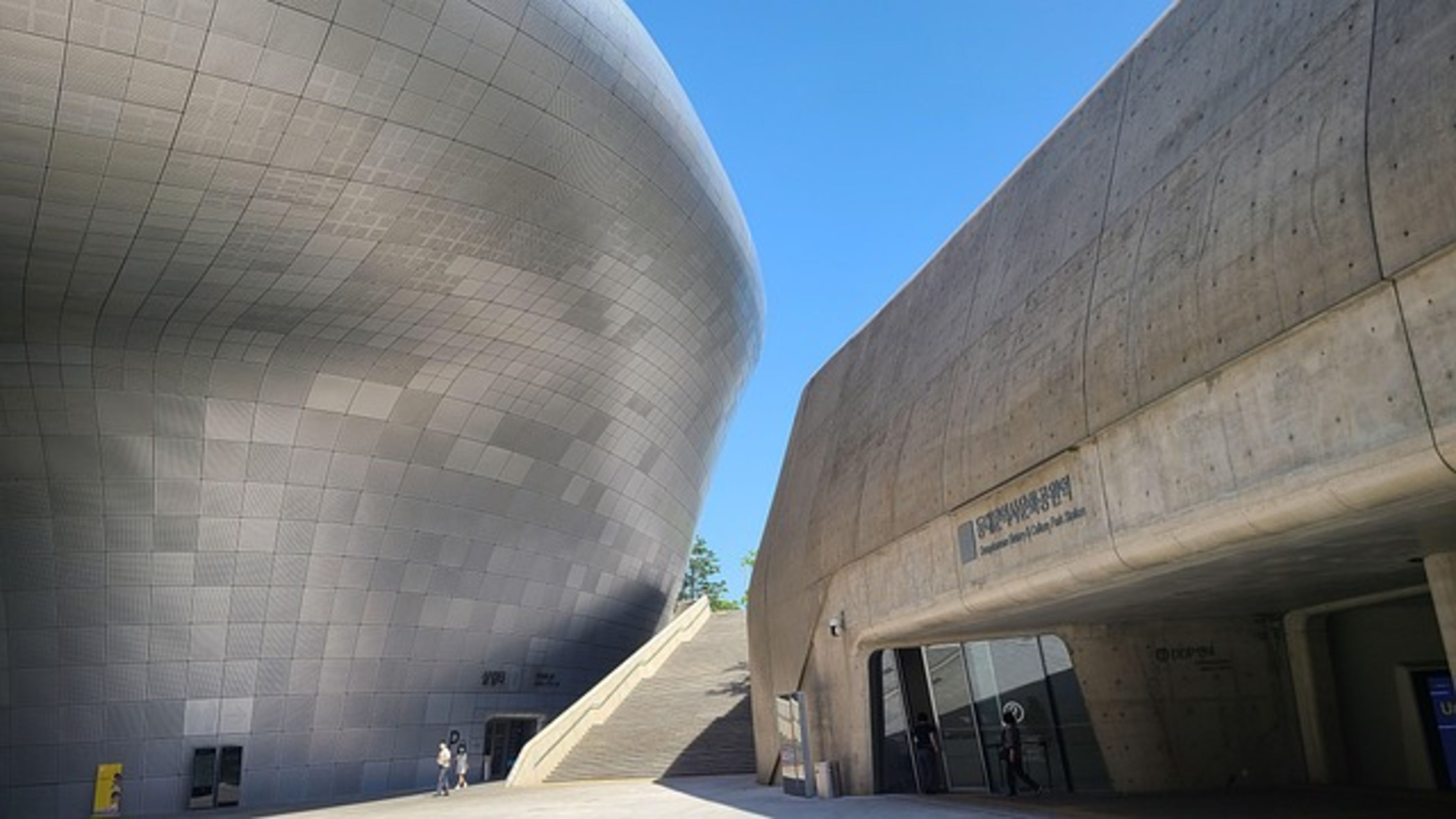 Dongdaemun Design Plaza (DDP)