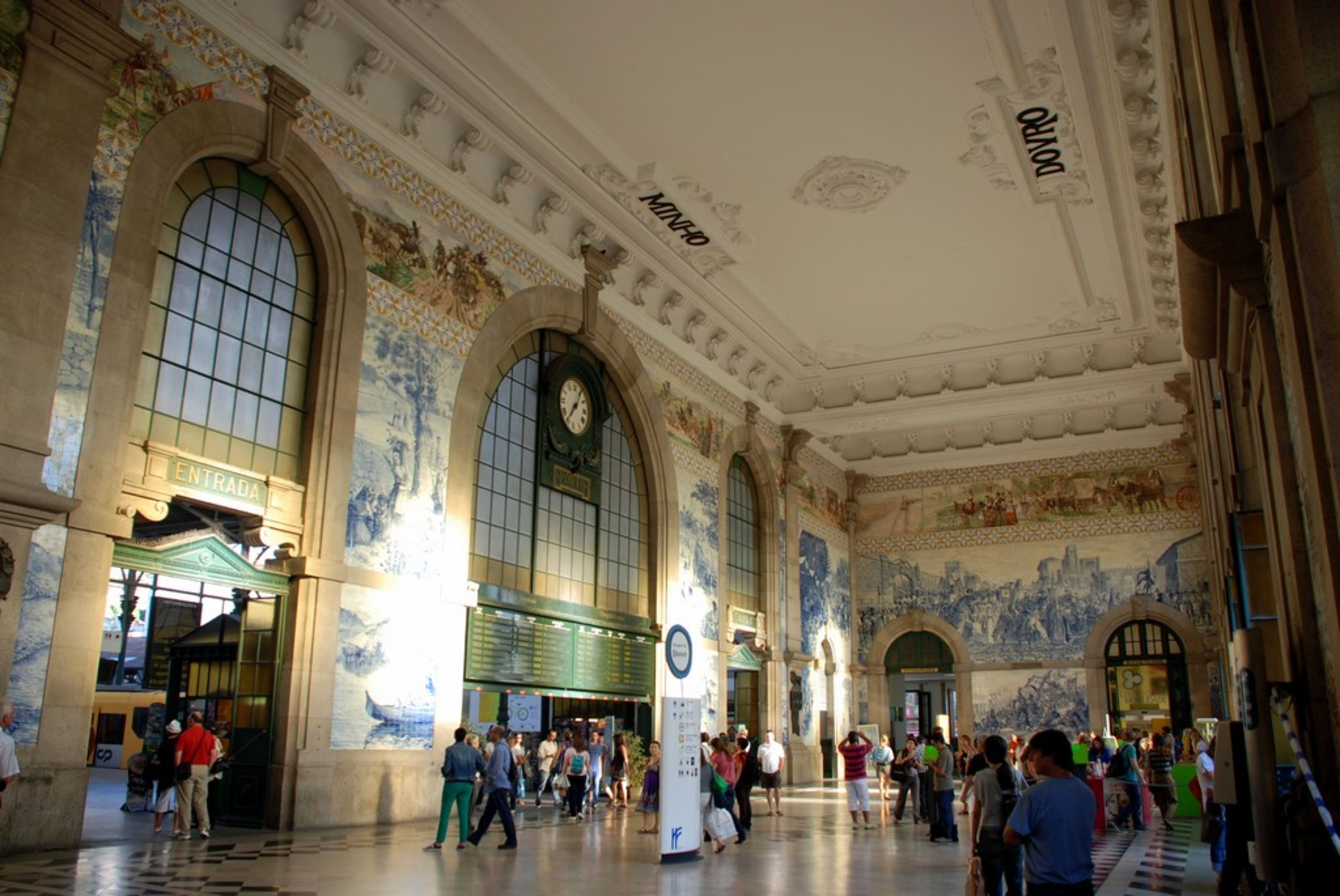 São Bento Train Station (Azulejos)