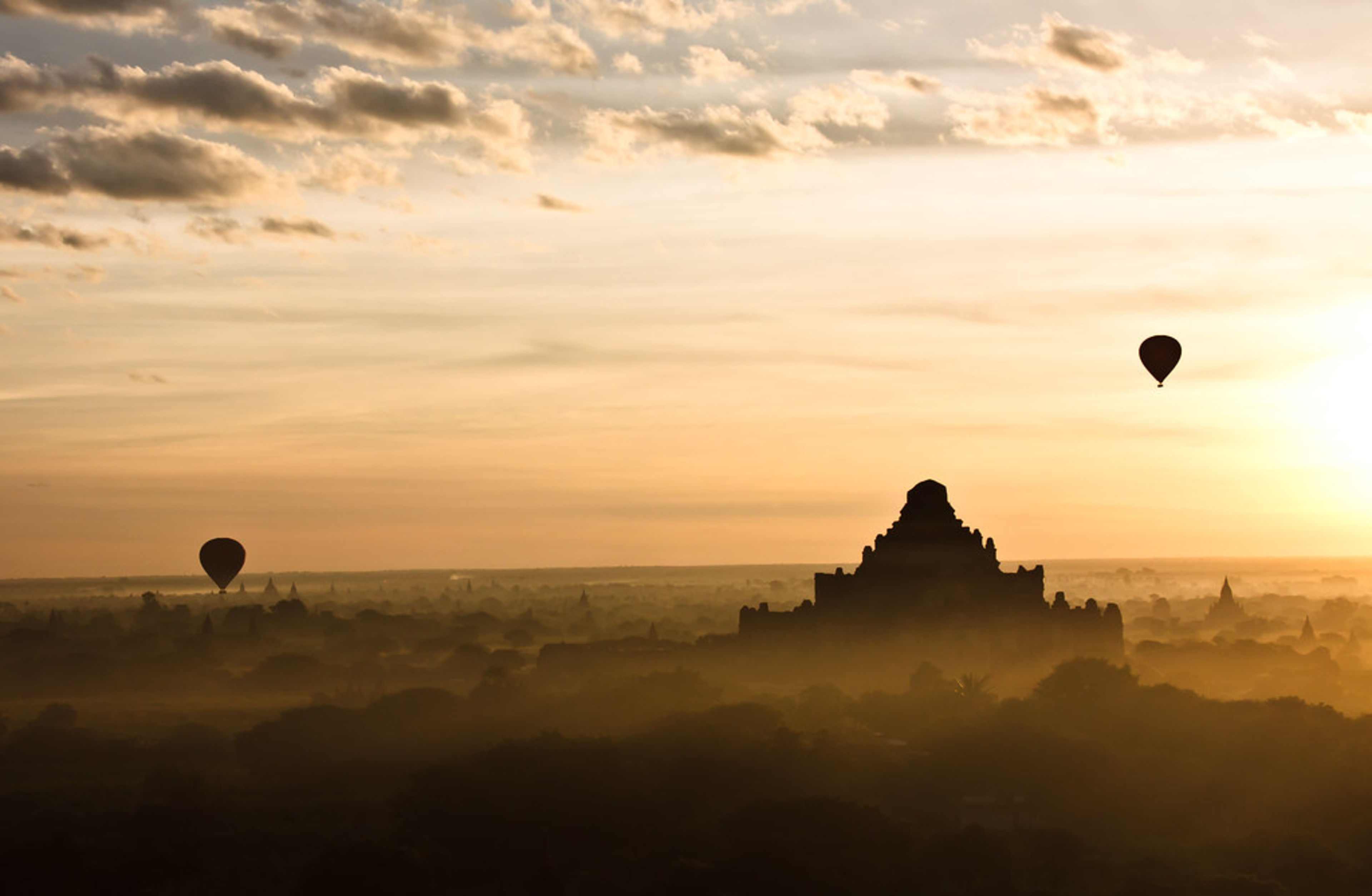 Balloon Over Bagan (Hot Air Balloons)