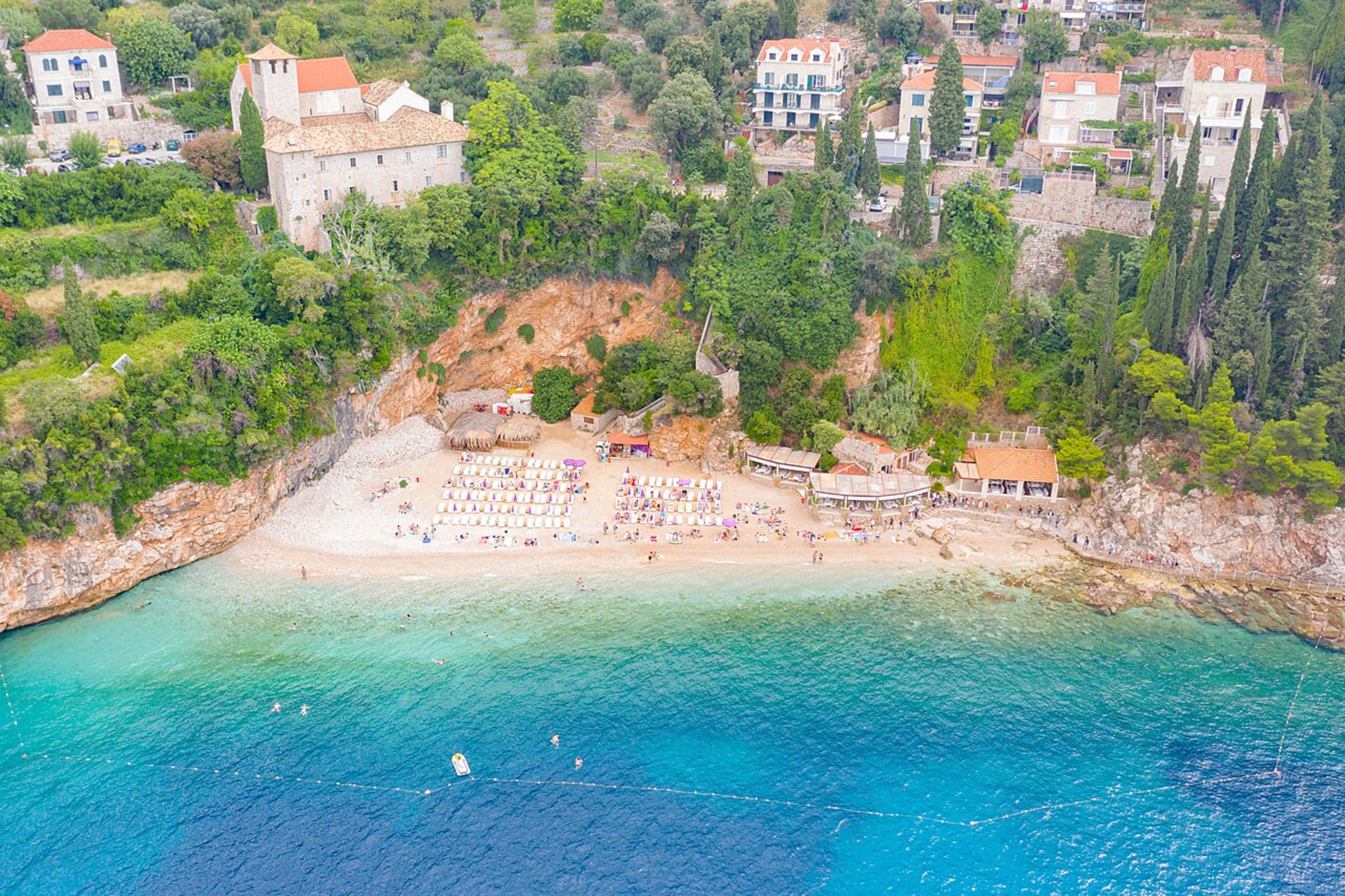 Sveti Jakov Beach