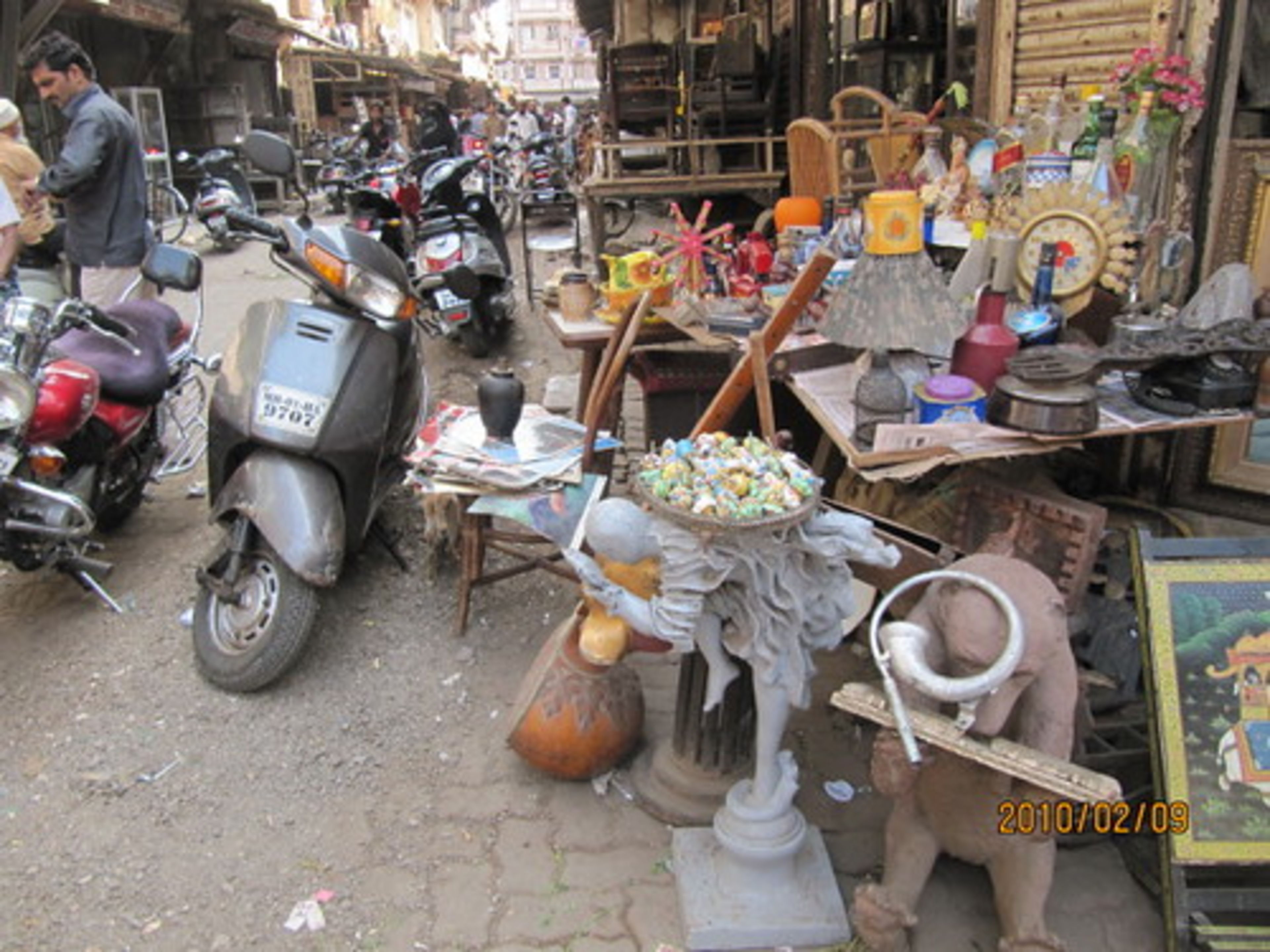 Chor Bazaar (Thieves' Market)