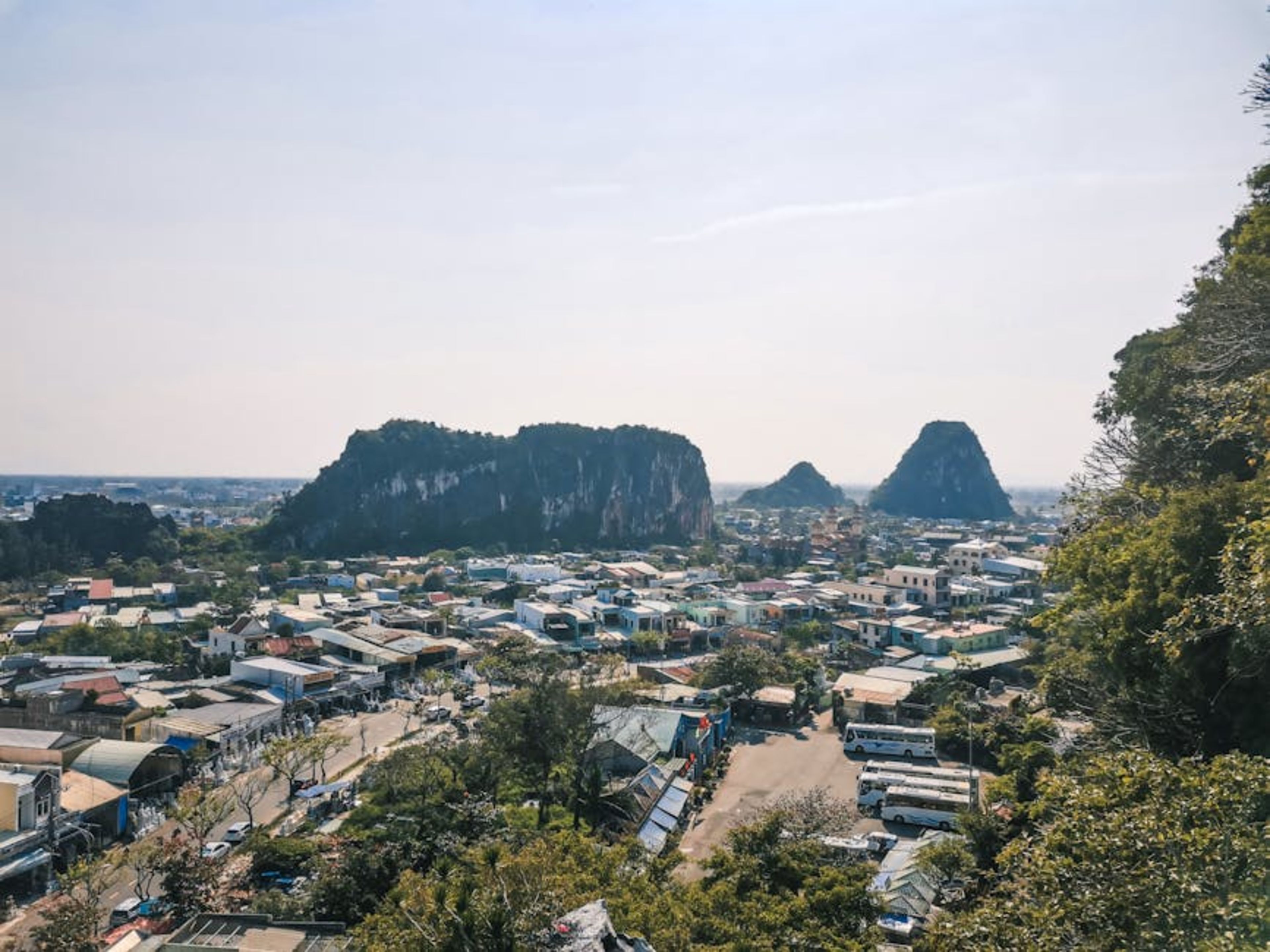 Marble Mountains (Da Nang – nearby)