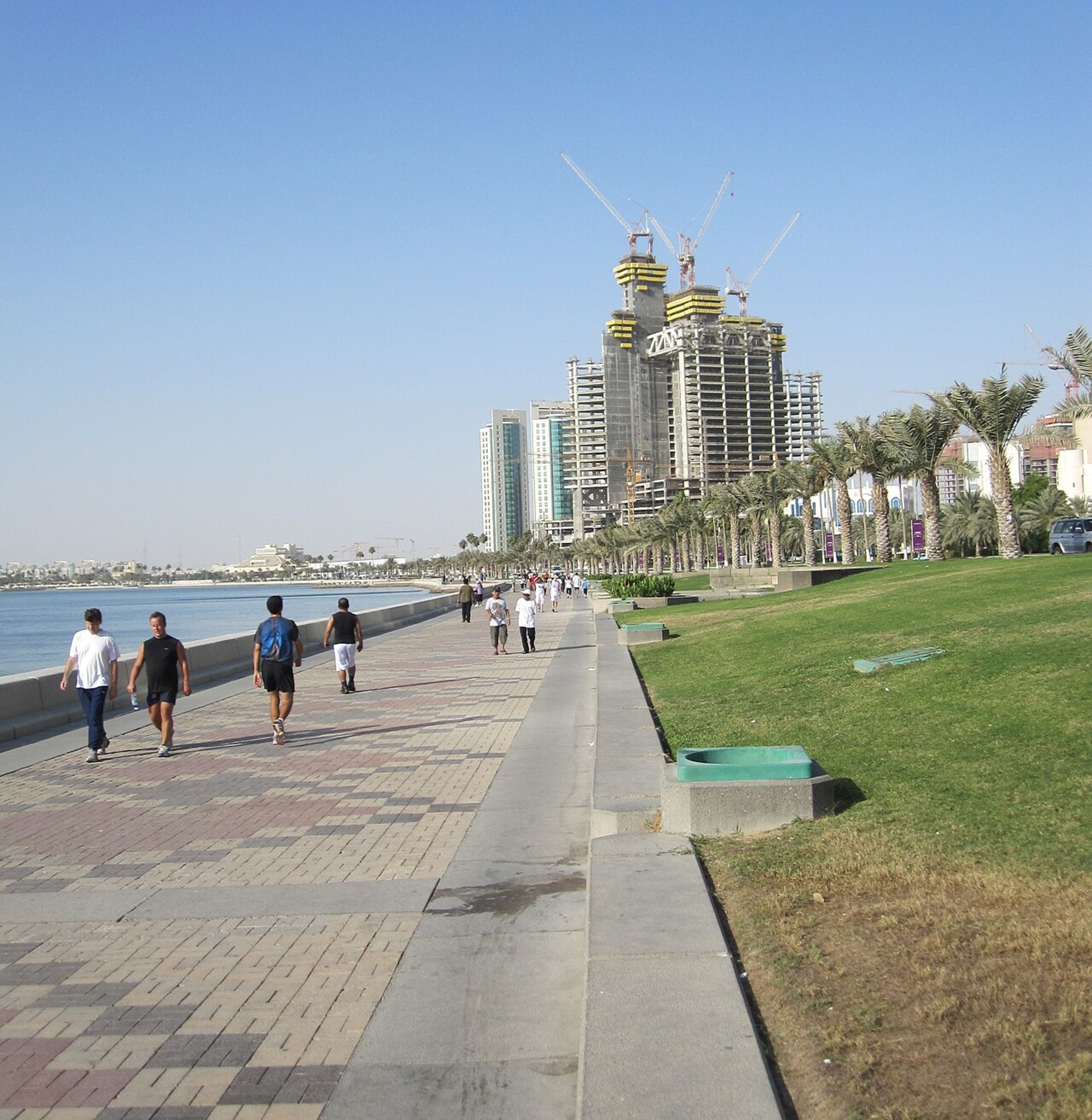 Al Corniche (Promenade)