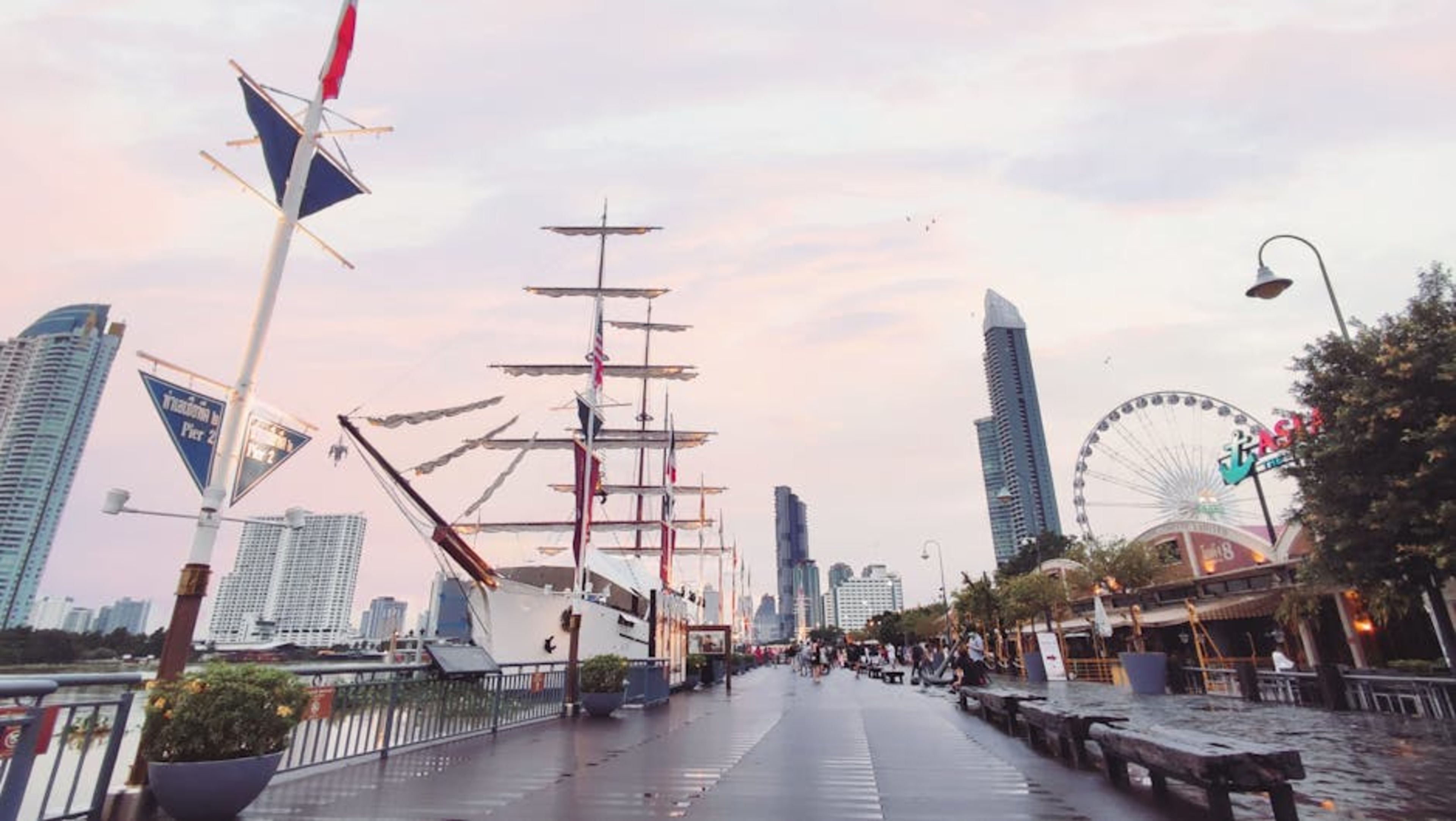 Asiatique The Riverfront