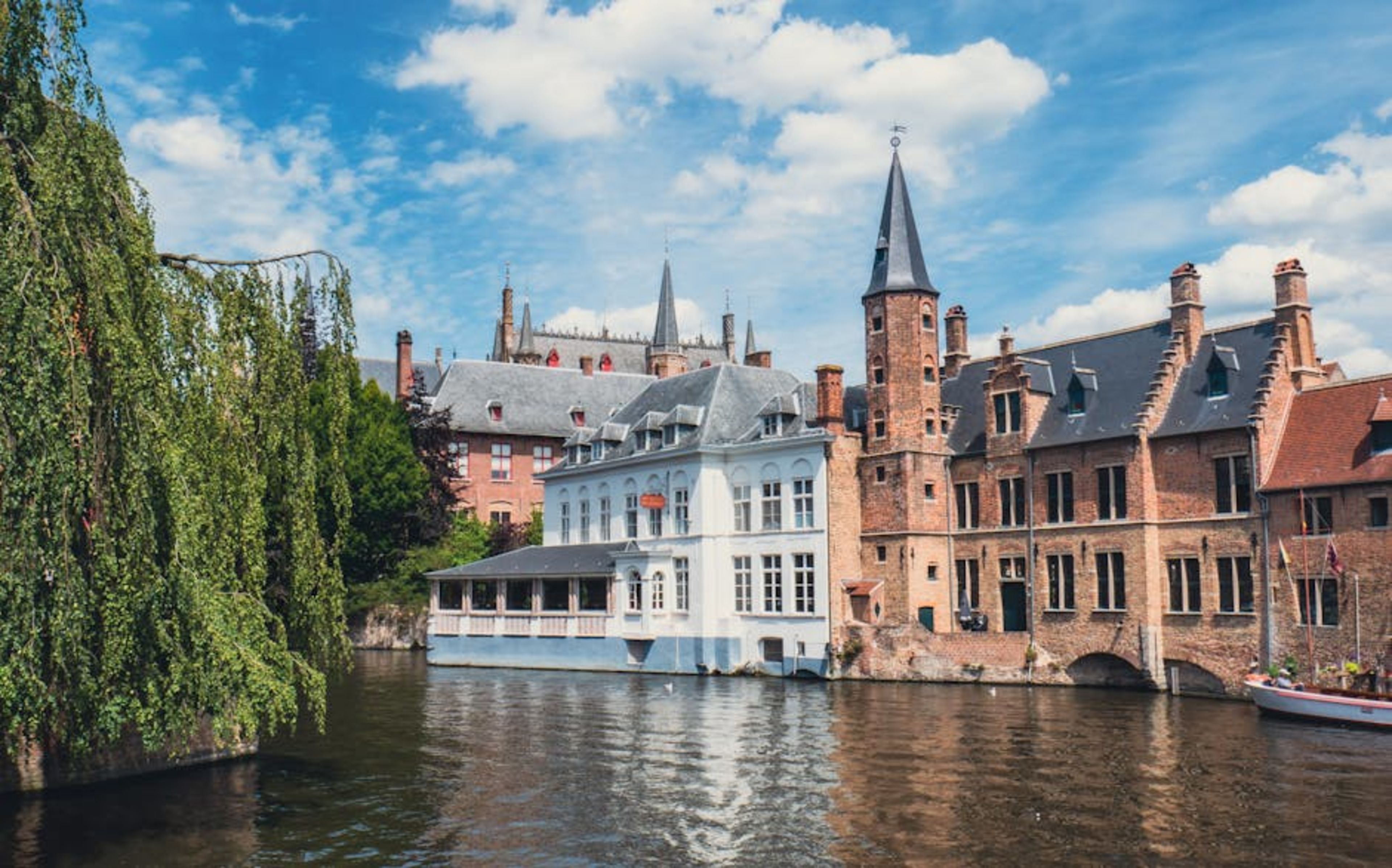 Rozenhoedkaai (Canal View)