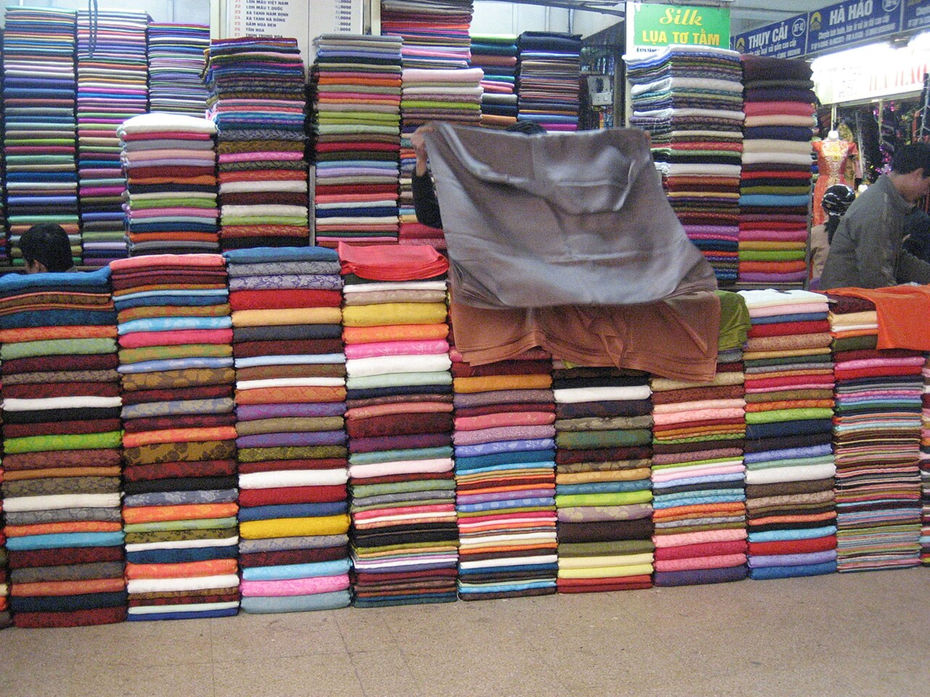 Dong Xuan Market