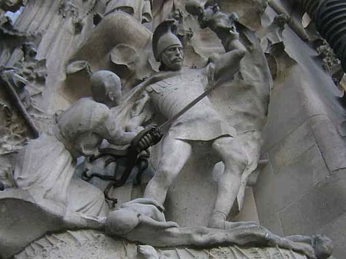 Freetour Sagrada Familia Exterior: Los Secretos de las Fachadas 3