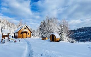 Drevenica BindtWood s jacuzzi kadou a saunou – fotografia 4