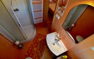 Penzión Family Rušin - Oranžová dvojlôžková izba s balkónom - photo 4