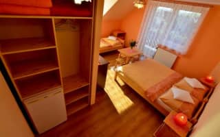 Penzión Family Rušin - Oranžová trojlôžková izba s balkónom - photo 2