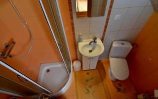 Penzión Family Rušin - Oranžová trojlôžková izba s balkónom - photo 4