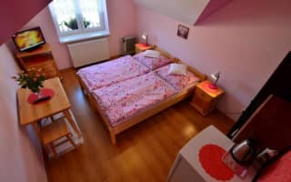 Penzión Family Rušin - Ružová štvorlôžková rodinná izba - photo 2