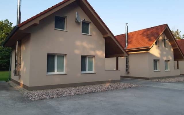 Chaty pri Tomášikovskom jazere – Tomášikovo