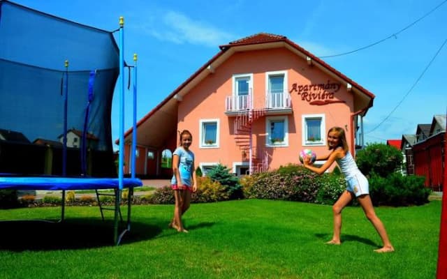 Vila Riviéra a dva apartmány Štýlové ubytovanie s vírivkou v srdci Liptova – Liptovské Sliače