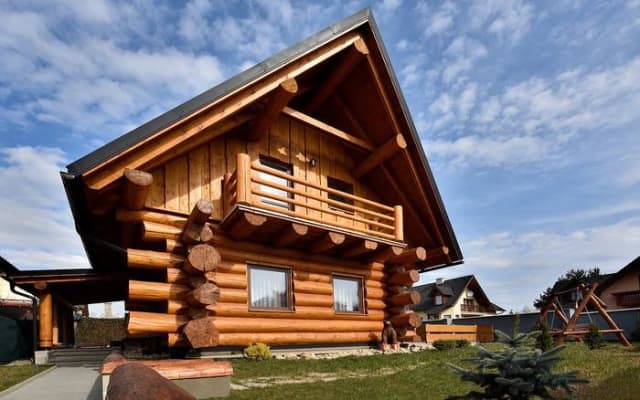 Medvedí dvor & wellness – Velká Lomnica
