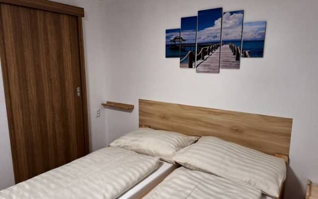 BUBO Penzión - Štvorlôžková izba s prístelkou č. 4 – Moravany