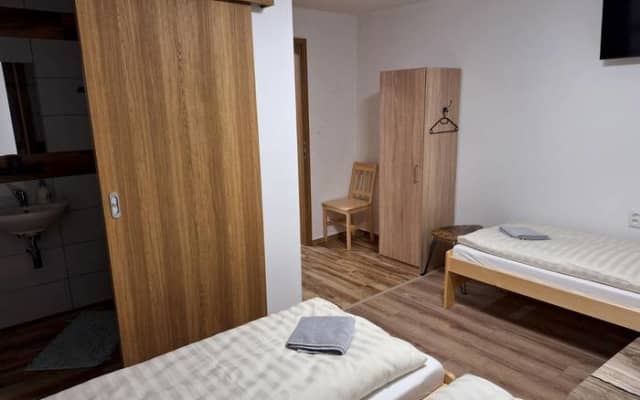 BUBO Penzión - Trojlôžková izba s prístelkou č. 6 – Moravany