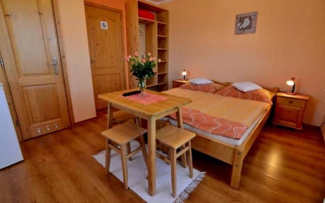 Penzión Family Rušin - Oranžová dvojlôžková izba s balkónom – Veľká Lomnica