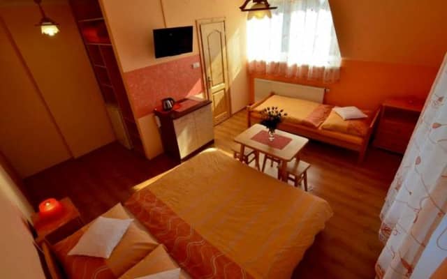 Penzión Family Rušin - Oranžová trojlôžková izba s balkónom – Veľká Lomnica