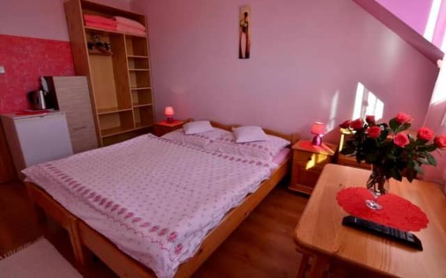 Penzión Family Rušin - Ružová štvorlôžková rodinná izba – Veľká Lomnica