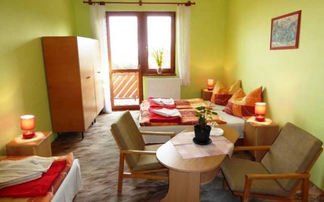 Penzión Erika - Trojlôžková izba s umývadlom (sprchy, wc na chodbe) – Vysoké Tatry