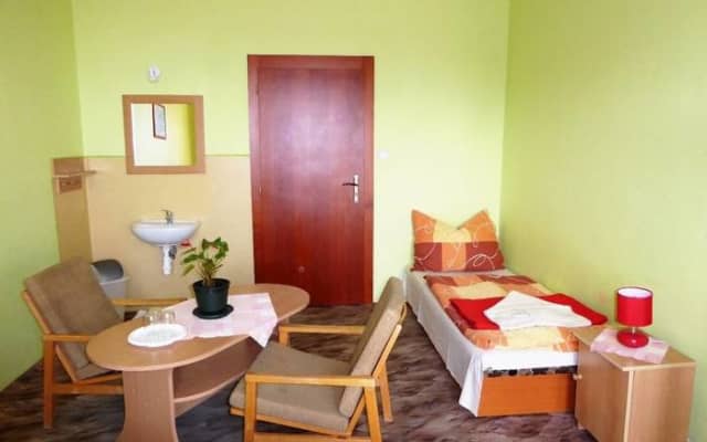 Penzión Erika - Štvorlôžková izba s umývadlom (sprchy, wc na chodbe) – Vysoké Tatry