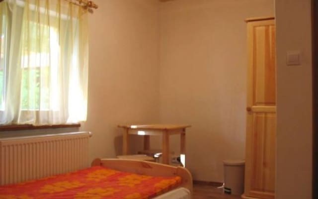 Rekreačné stredisko Falko - Dvojlôžková izba so spoločnou kúpeľňou - ubytovňa – Medzilaborce