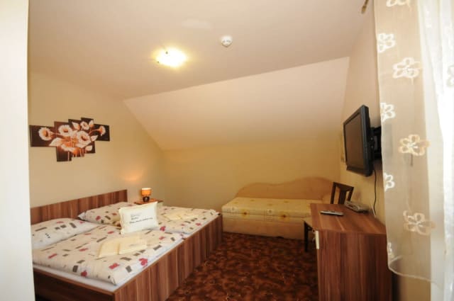 Penzión Zivka - Dvojlôžková izba Comfort s 2 prístelkami – Závažná Poruba