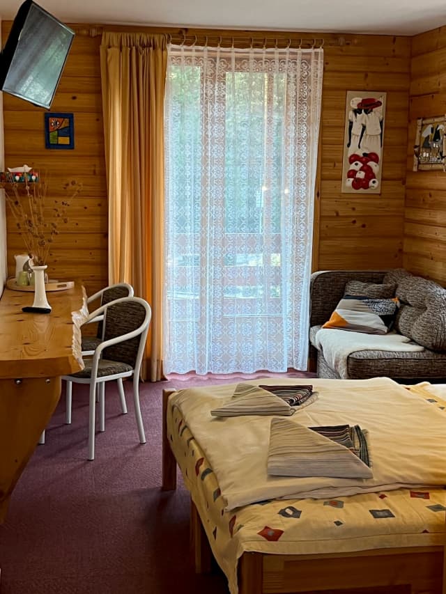 Penzión a apartmány Limba - Penzión - Dvojlôžková izba s prístelkou č. 2 – Demänovská Dolina