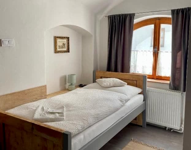 Bed & breakfast Hugo - Jednolôžková izba s výhľadom na dvor (8) – Plešivec