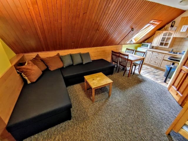 Apartmány Centrum Komfortné apartmány s bazénom v Pavcinej Lehote - Rodinný apartmán s 1 spálňou pre 6 osôb – Pavčina Lehota