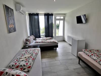 Penzión Šírava - Izba č. 2 štvorlôžková s kuchynkou a balkónom – kaluža
