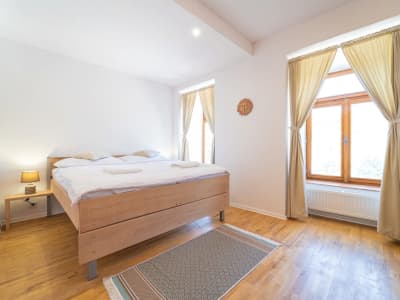Bed & breakfast Hugo - Trojlôžková izba Deluxe s výhladom na hlavné námestie (4) – plešivec