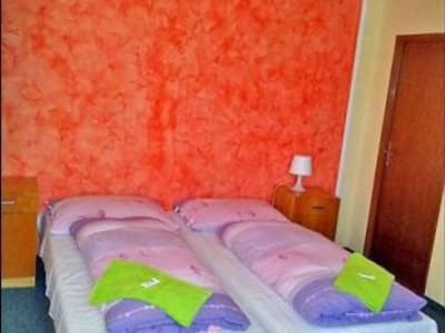Turistická ubytovňa Veterník - Trojlôžková izba – kremnica