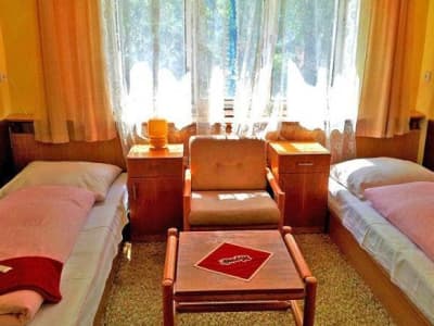 Turistická ubytovňa Veterník - Štvorlôžková izba – kremnica