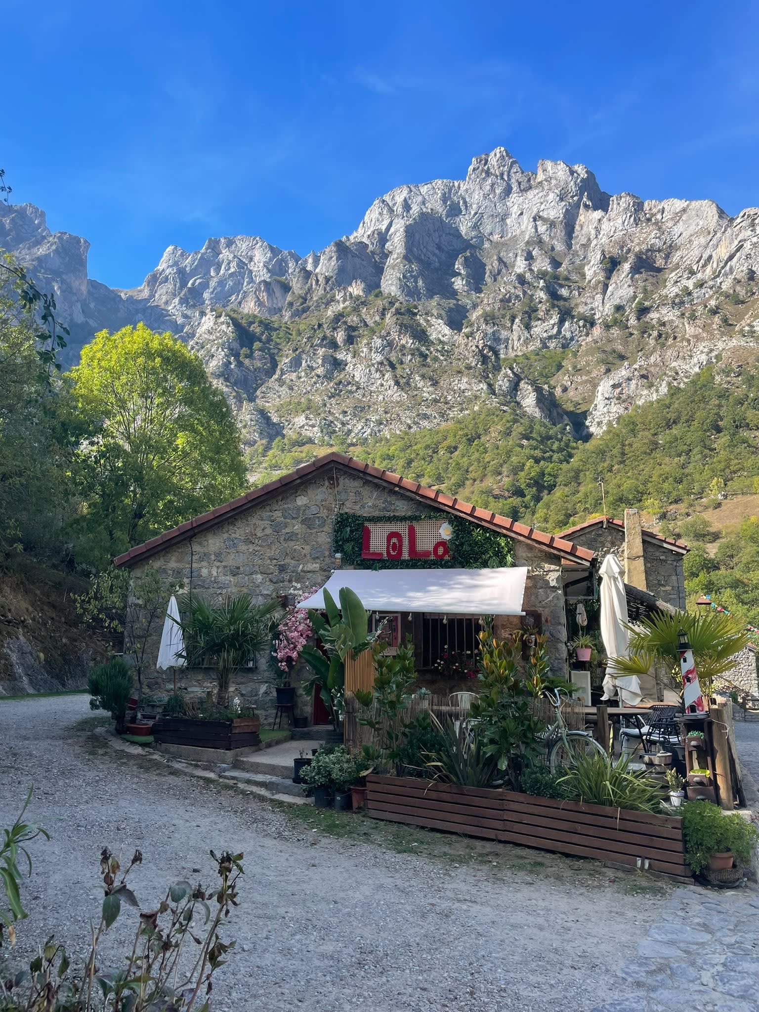 Bar Lola in Caín