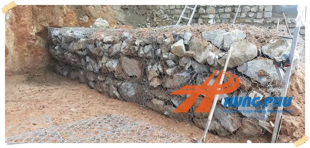 Rọ đá hộc trong công tác xây dựng tường chắn trọng lực