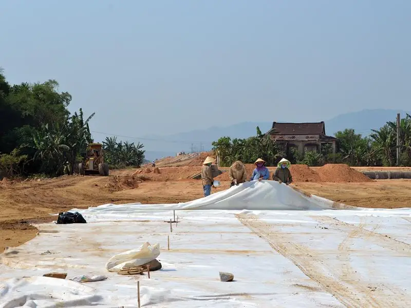 Vải địa kỹ thuật dệt là gì ? và những ứng dụng trong xử lý nền đất yếu