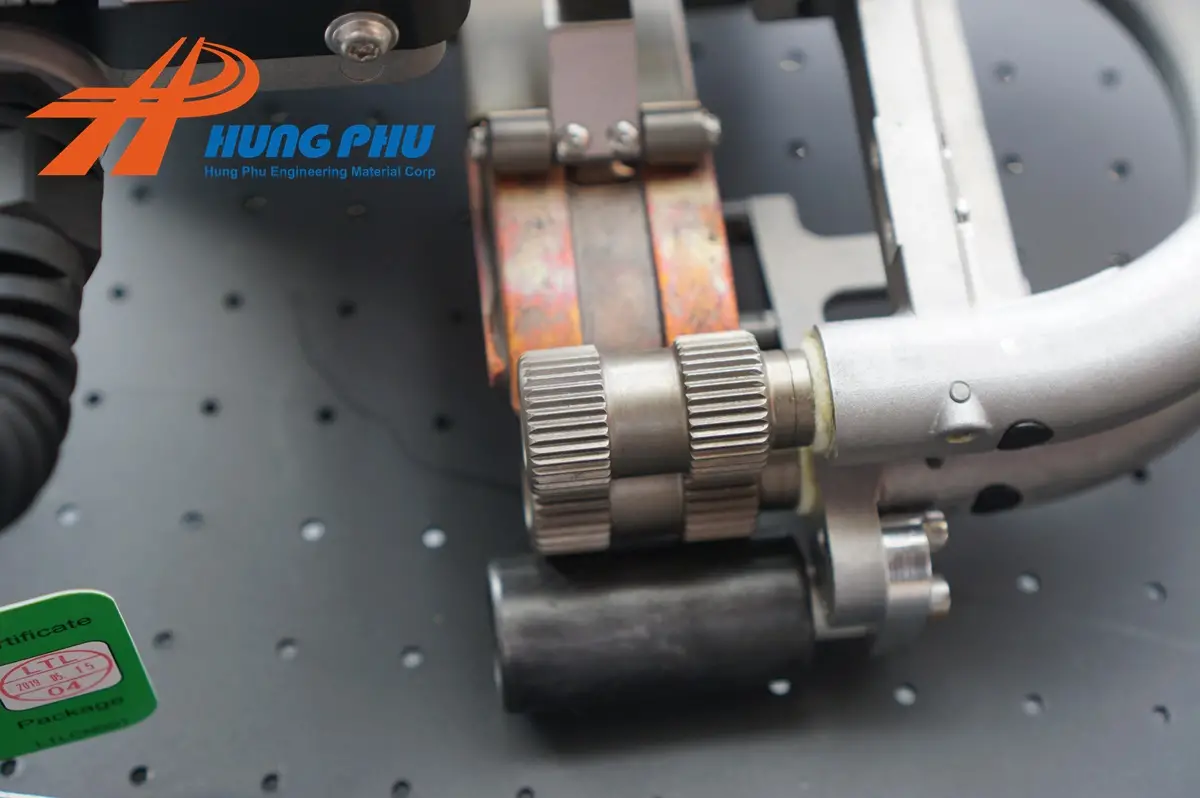 So sánh máy hàn nhiệt bạt hdpe Leister Thụy Sỹ với máy hàn bạt hdpe Trung Quốc