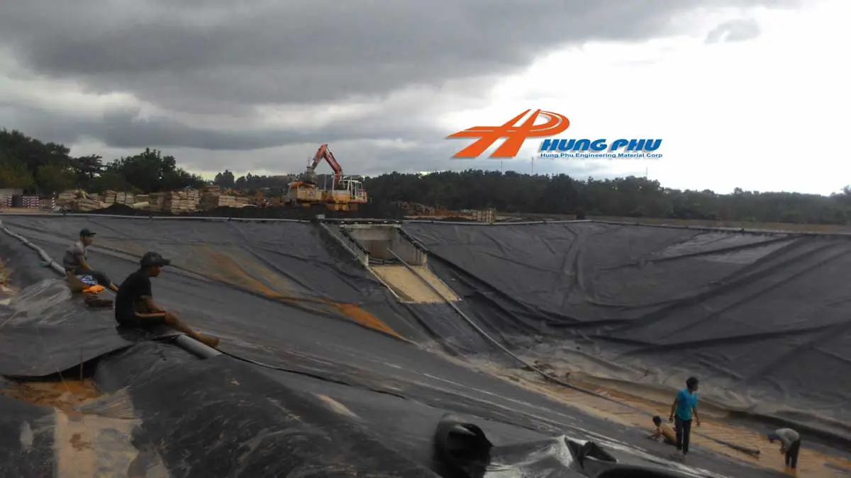Thi công hàn màng chống thấm hồ Biogas