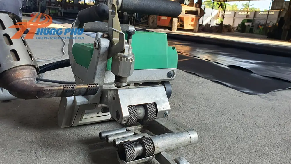 Kích thước bạt HDPE ảnh hưởng gì đến thi công lắp đặt?