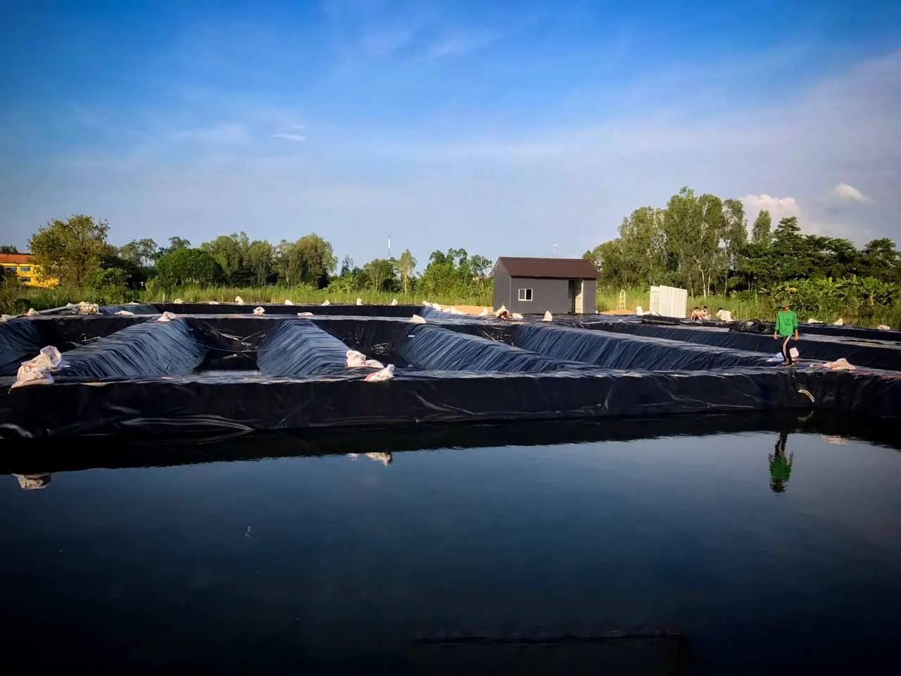 Kích thước bạt HDPE ảnh hưởng gì đến thi công lắp đặt?