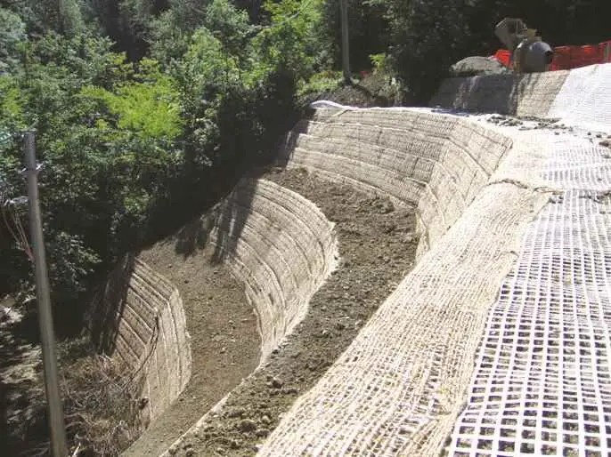 Thi công lưới địa kỹ thuật trong công tác xây dựng công trình cầu đường