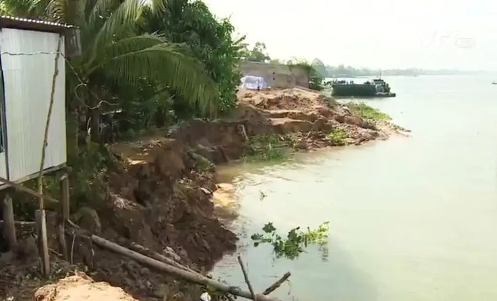 Sạt lở bờ sông