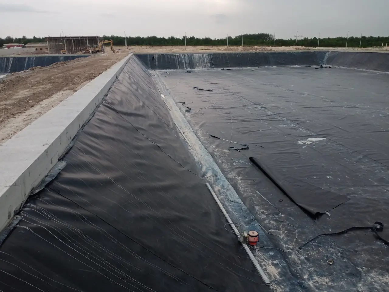 Vải địa kỹ thuật chống thấm HDPE là gì ? Ứng dụng chúng như thế nào ?